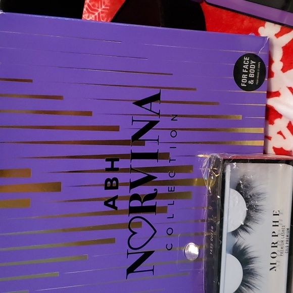 ABH NORVINA COLLECTION PALETTE - Picture 2 of 5